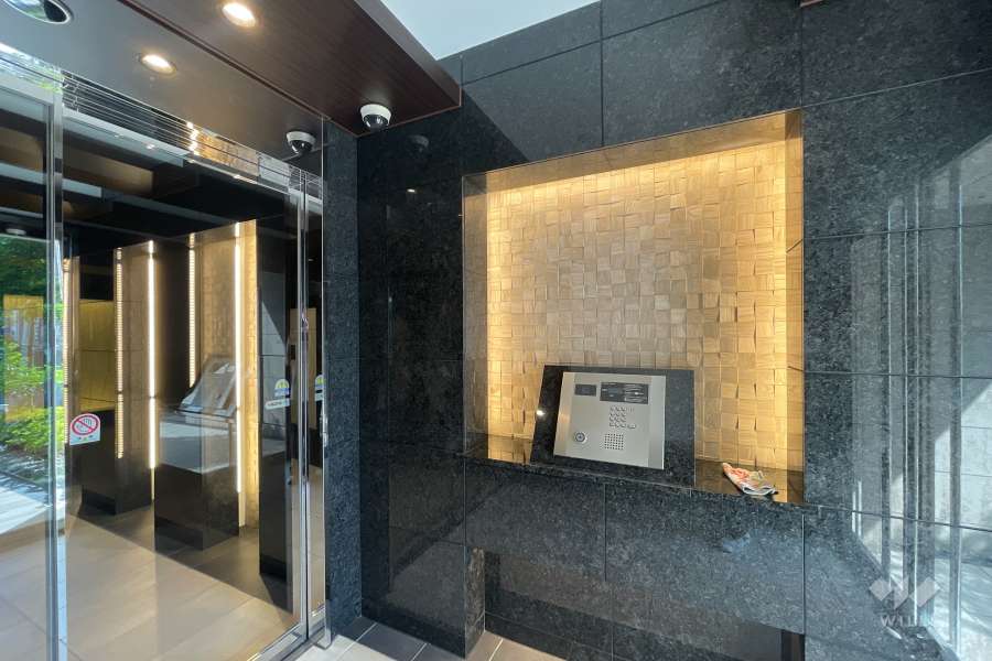 エントランスはオートロック付きです。