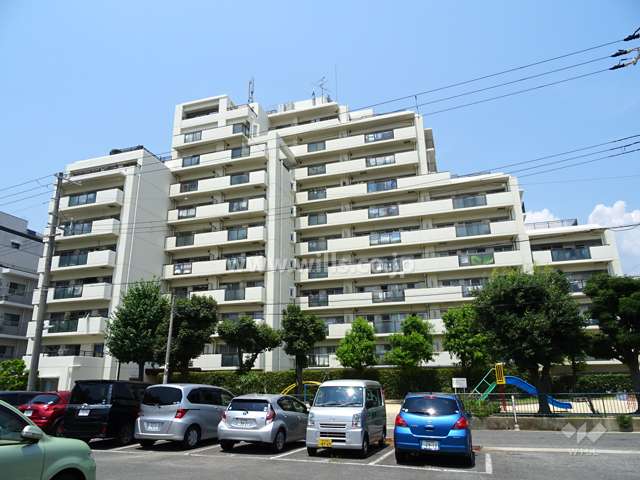 コスモ芦屋川西の外観（南側から）