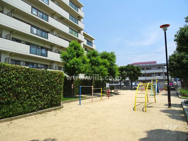敷地に隣接する「本庄町中公園」