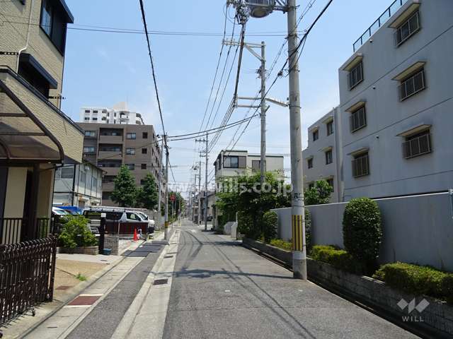 敷地北側の前面道路