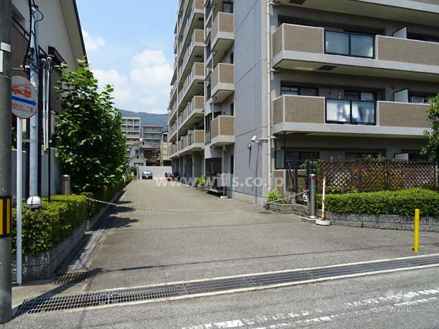 駐車場出入り口