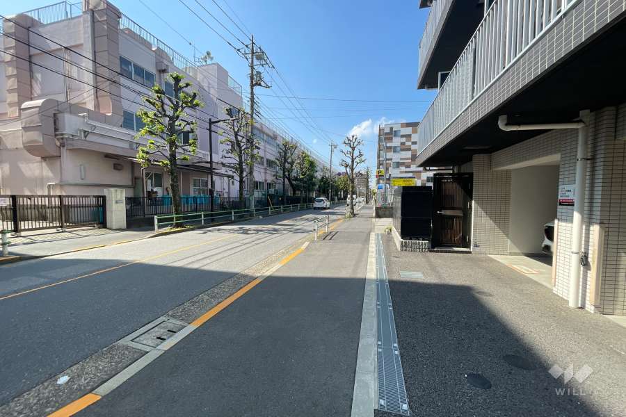敷地南側の前面道路　