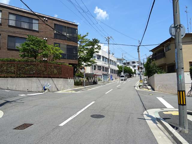 敷地南東側の前面道路
