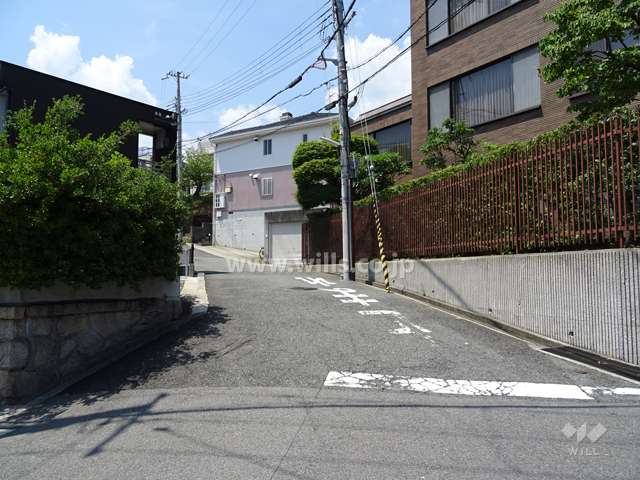 敷地南側の前面道路
