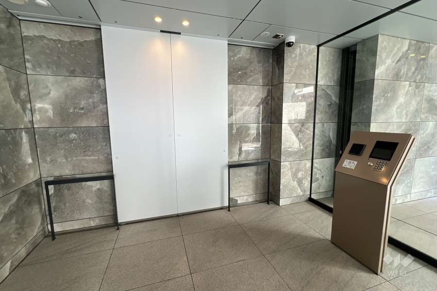 エントランスはオートロック付きです。