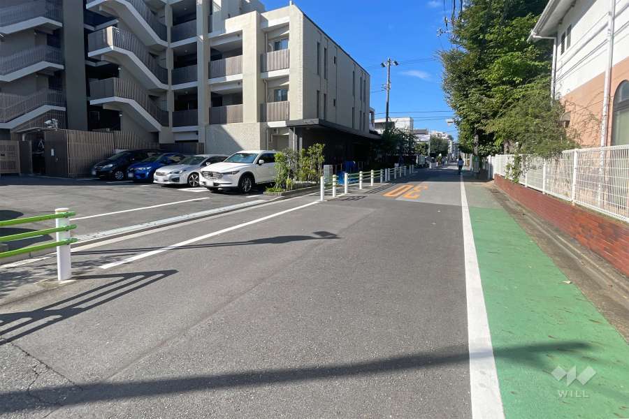 敷地北側の前面道路