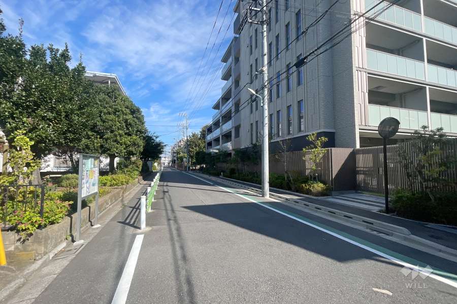 敷地西側の前面道路　