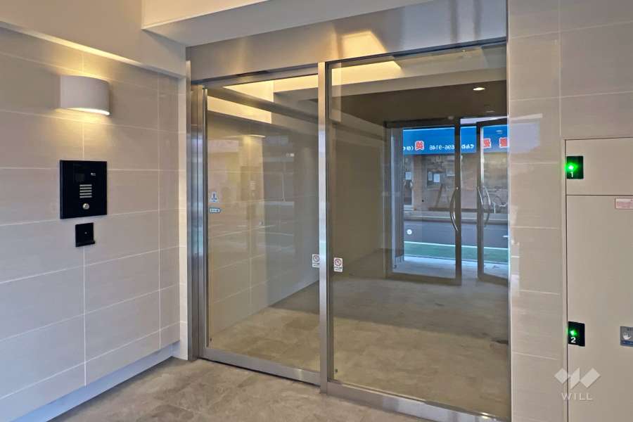 エントランスはオートロック付きです。