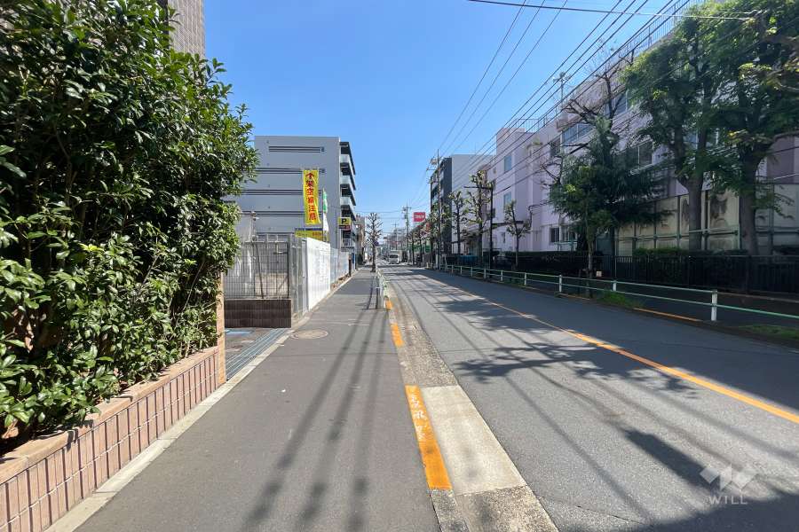 敷地南側の前面道路
