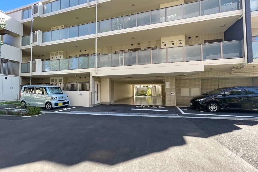 駐車場の出入り口　