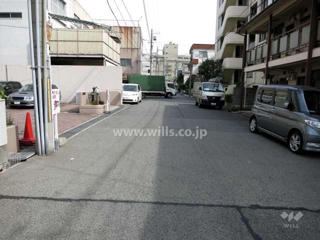 敷地南側の前面道路
