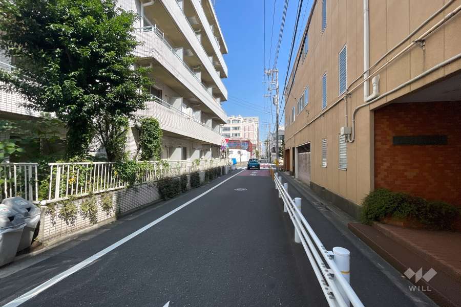 敷地南東側の前面道路