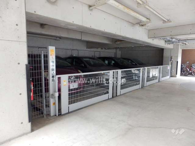 敷地内駐車場（屋内機械式）