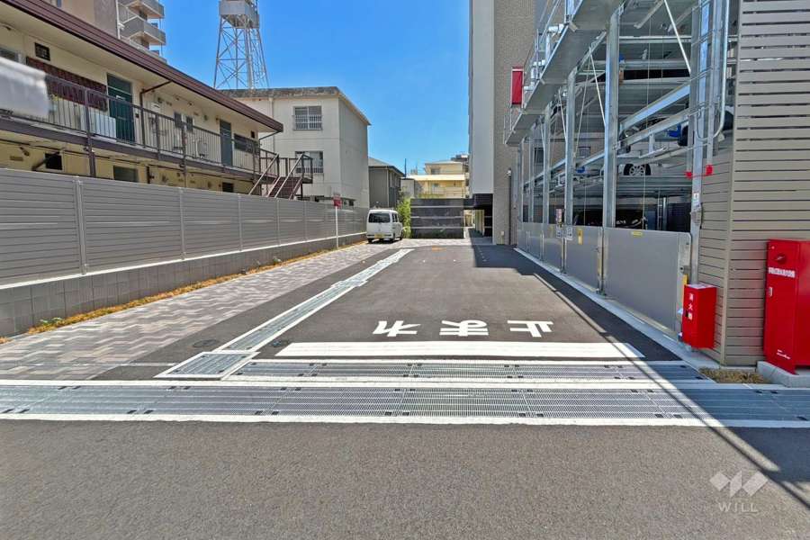 駐車場出入口（敷地北側）