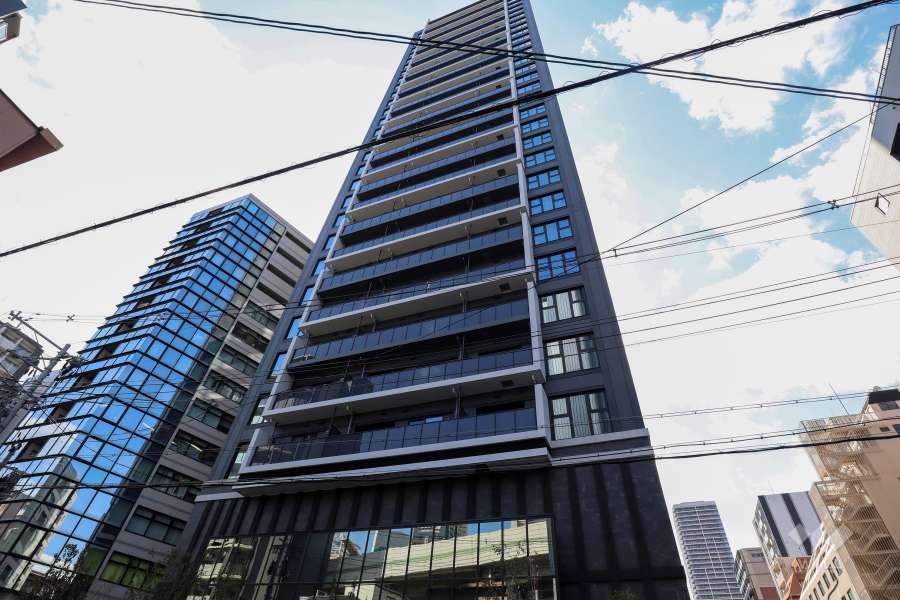 ジオタワー堺筋本町の外観（北側から）