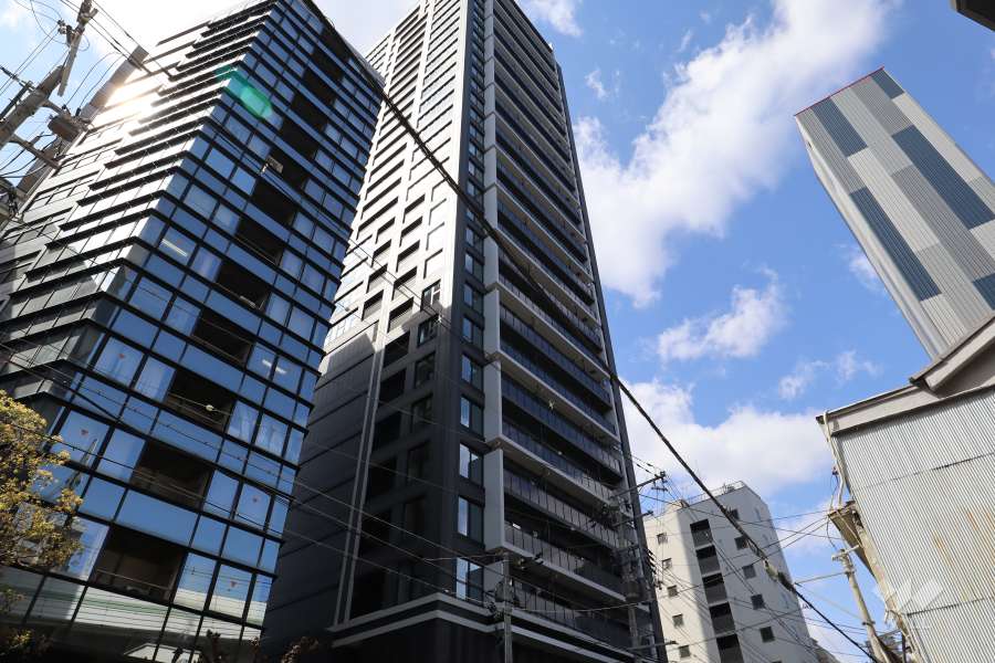 ジオタワー堺筋本町の外観（東側から）