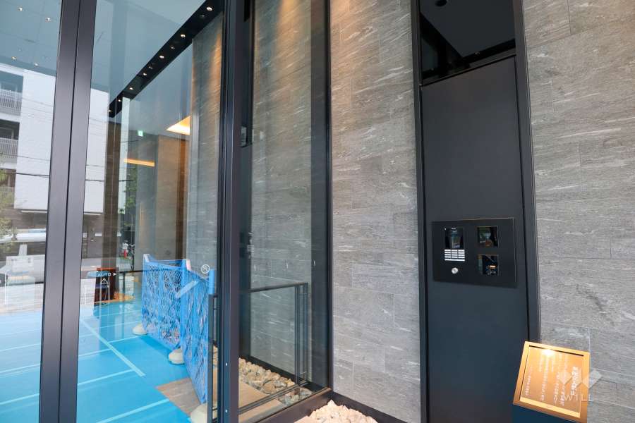 エントランスはオートロック付きです。