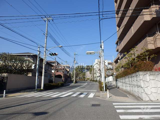 敷地西側の前面道路