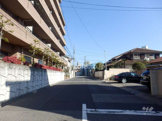 敷地南側の前面道路