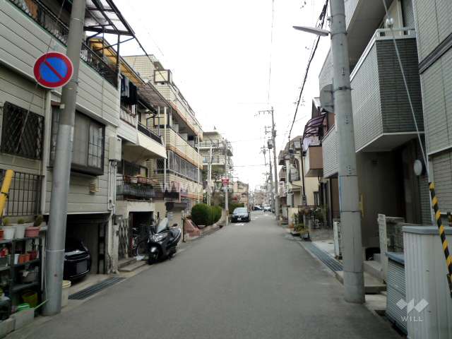 敷地南側の道路（西側から）