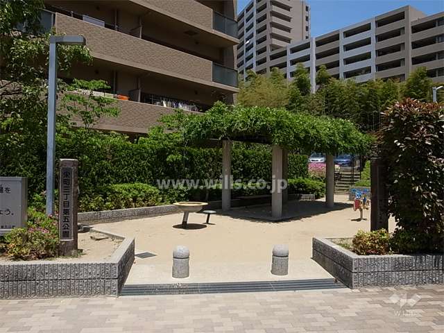 敷地に隣接して「栄町3丁目第5公園」があります。