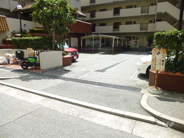駐車場出入り口