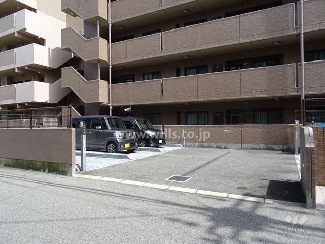 駐車場出入り口