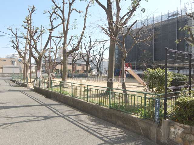 敷地に隣接する西ノ坪公園