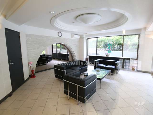 エントランス横に談話スペースがあります。