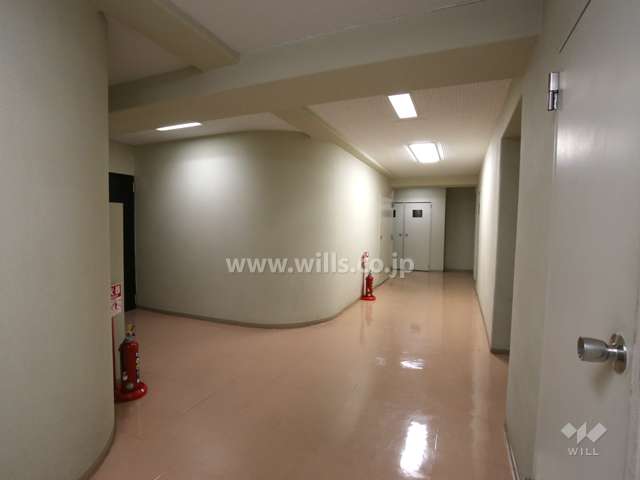 廊下は内廊下設計になっています。