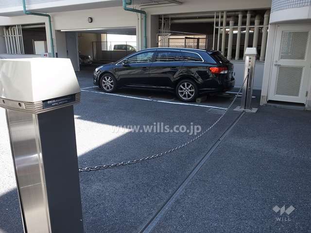 駐車場出入り口（ゲート付き）