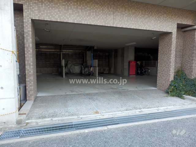 駐車場出入り口