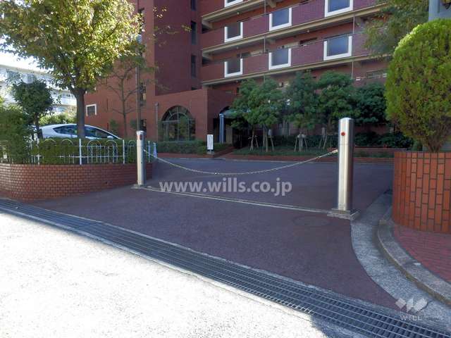 駐車場出入り口（ロボットゲート付き）