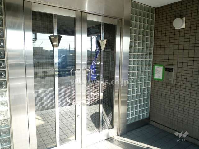 エントランスはオートロック付きです。