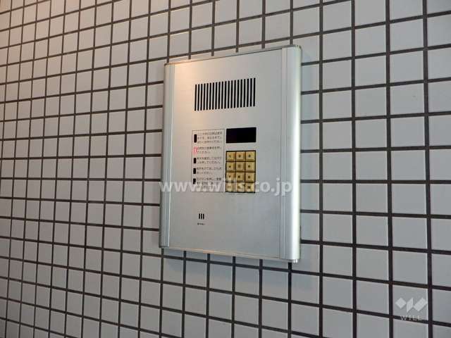 エントランスはオートロック付きです。