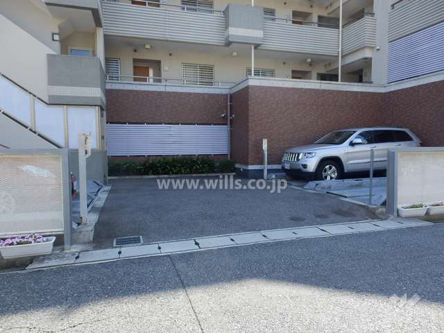 駐車場出入り口