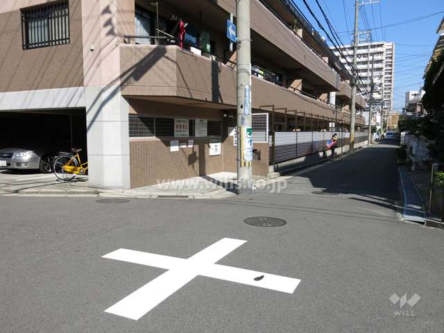 敷地南側の前面道路