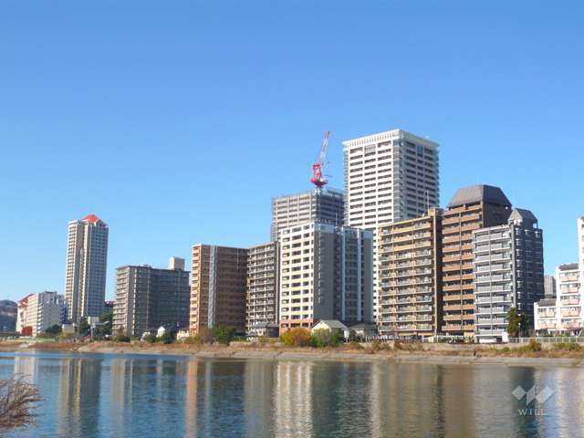武庫川沿いにはマンションが多く立ち並んでいます。