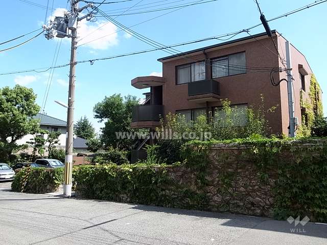 メゾン西岡本の外観（北西側から）