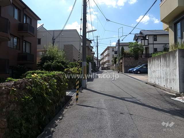 敷地北側の前面道路