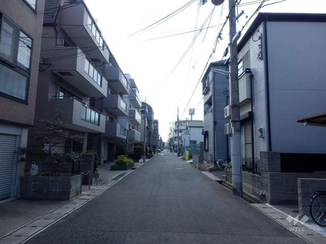 敷地北側の前面道路
