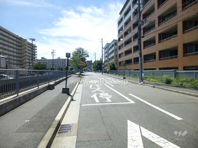 敷地南側の前面道路