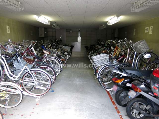 駐輪場と駐輪場（屋内）