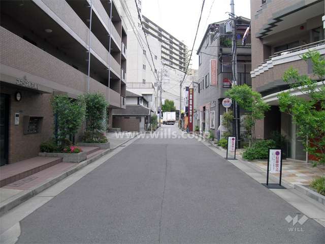 西側の前面道路