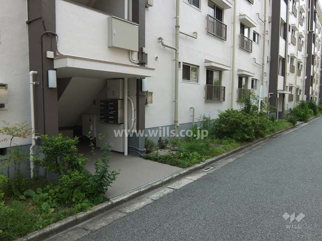 住戸入り口（共用ポスト）
