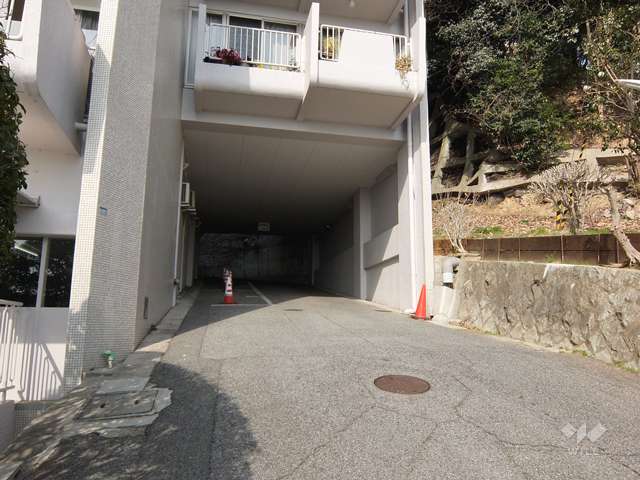駐車場出入り口