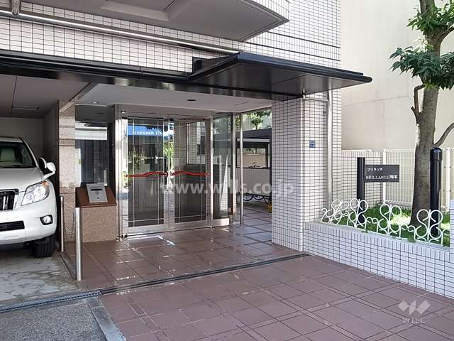 エントランスはオートロック付きです。
