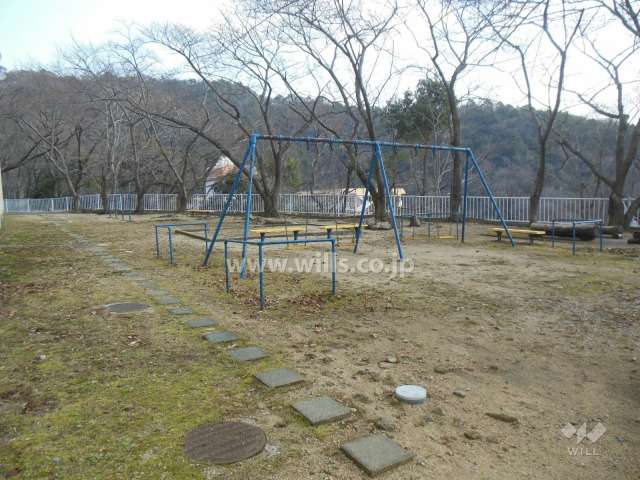 敷地に隣接する小さな公園