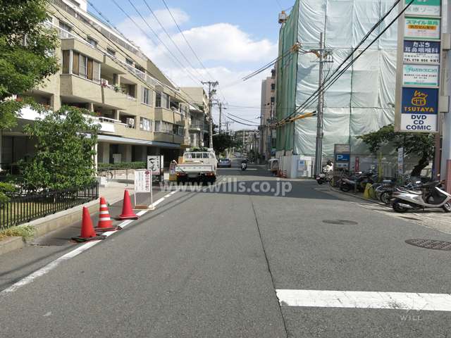 敷地南東側の前面道路
