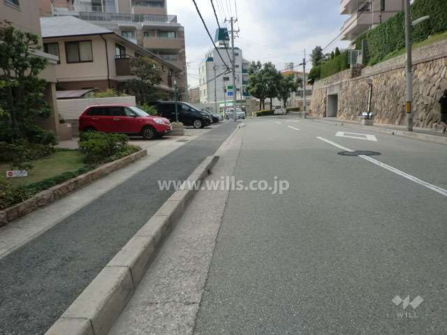 敷地北側の前面道路